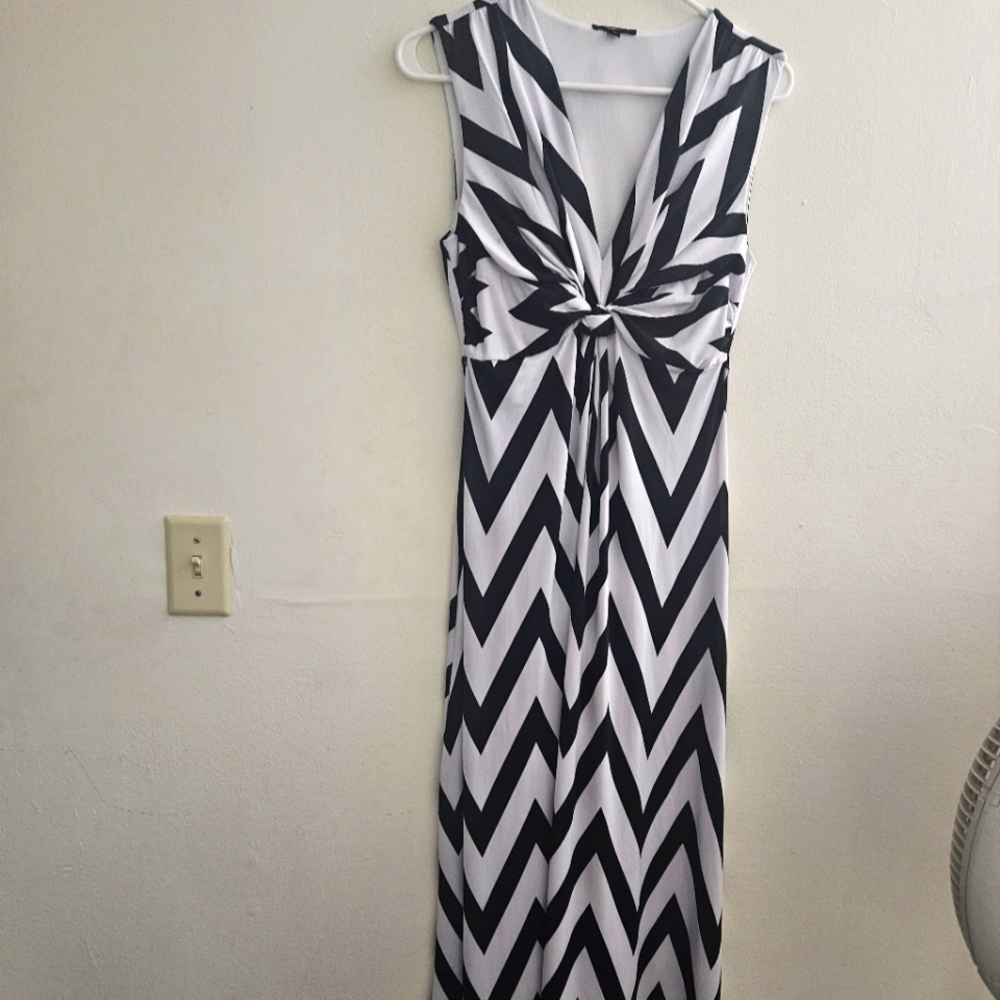 Medium Milano Black and White Chevron Maxi‎ Dress